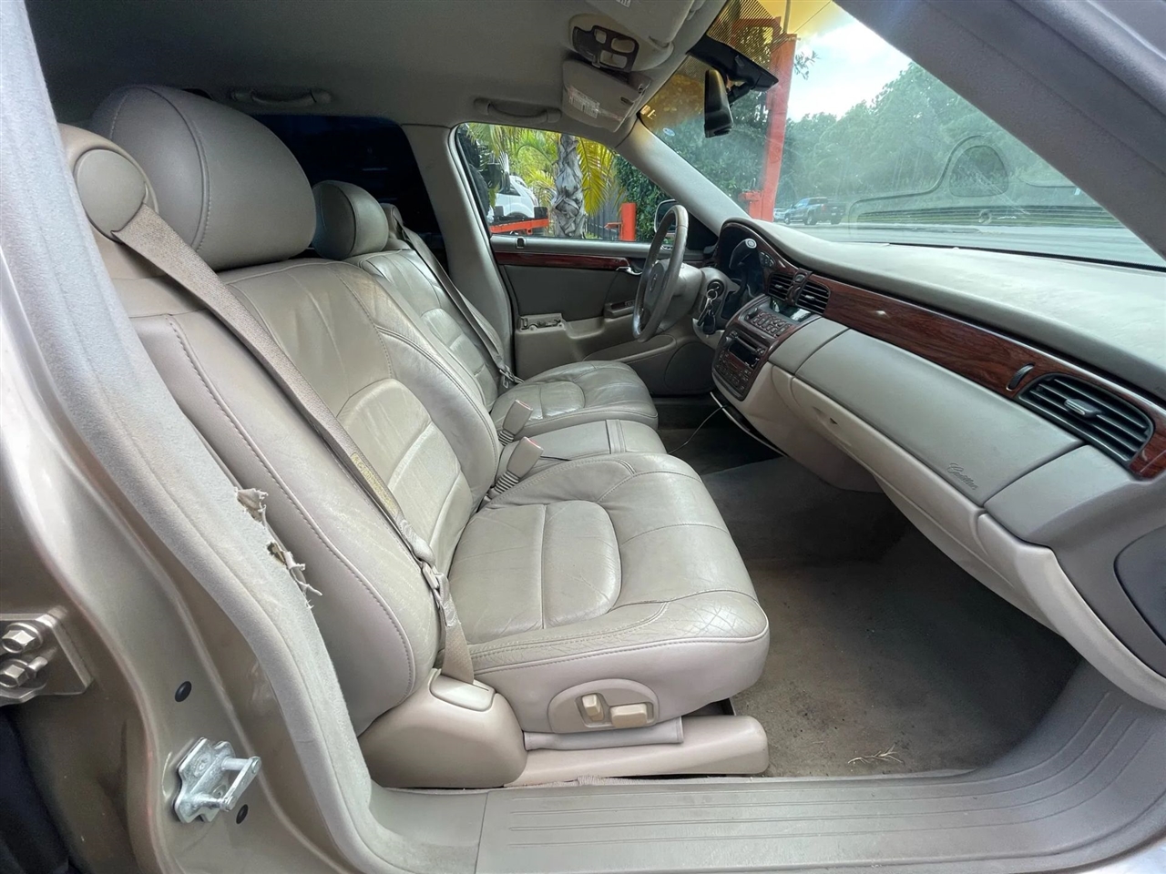 Cadillac DeVille Sedan 2005