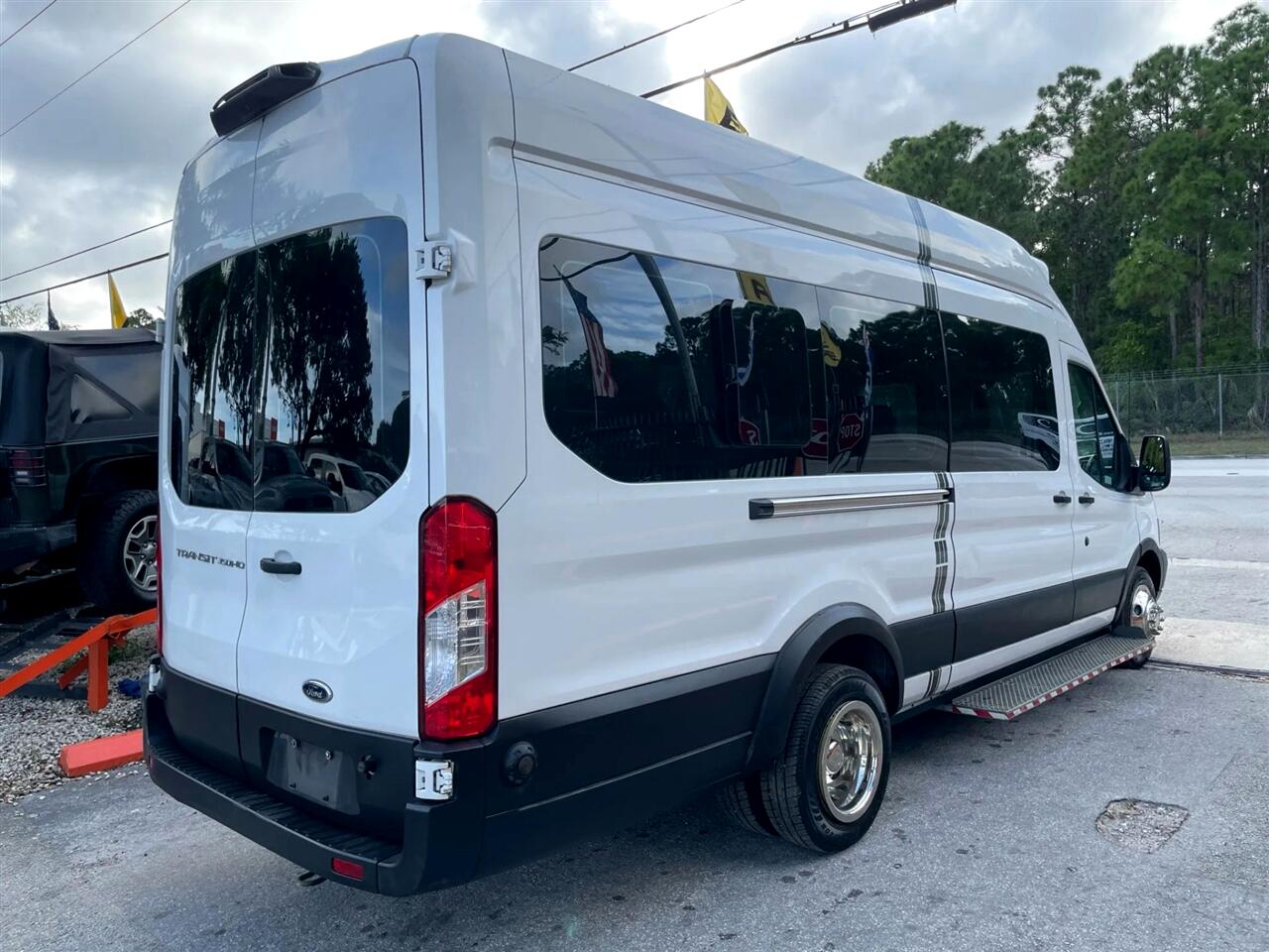 Ford Transit 350 Wagon HD High Roof XLT Dual Slide. 148 WB EL 2019
