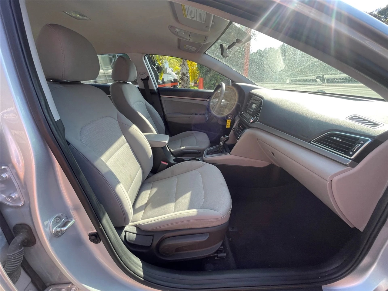 Hyundai Elantra SE 6AT 2017