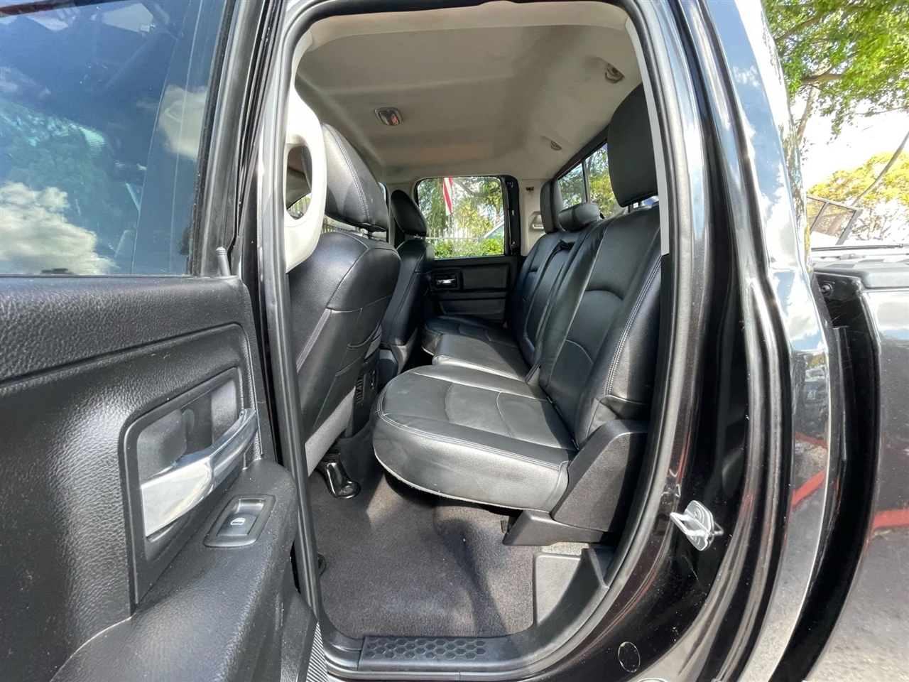 RAM 1500 SLT Quad Cab 2WD 2015