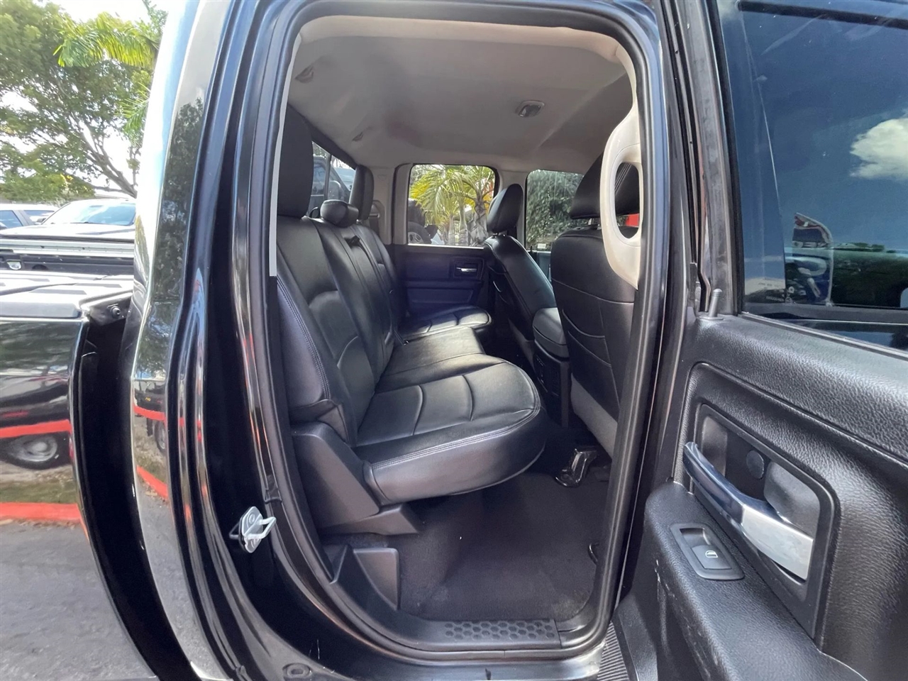 RAM 1500 SLT Quad Cab 2WD 2015