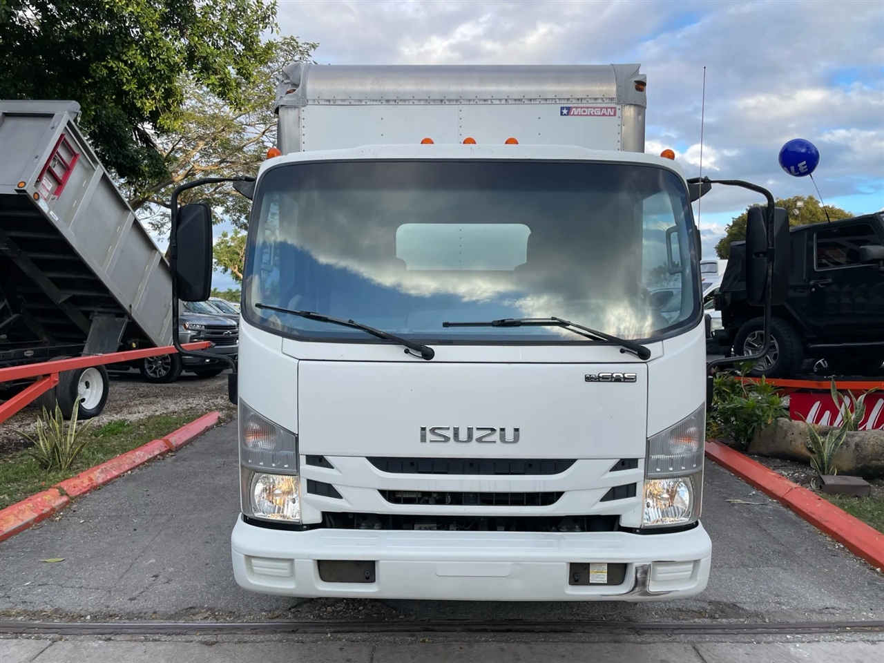 Isuzu NPR  2018