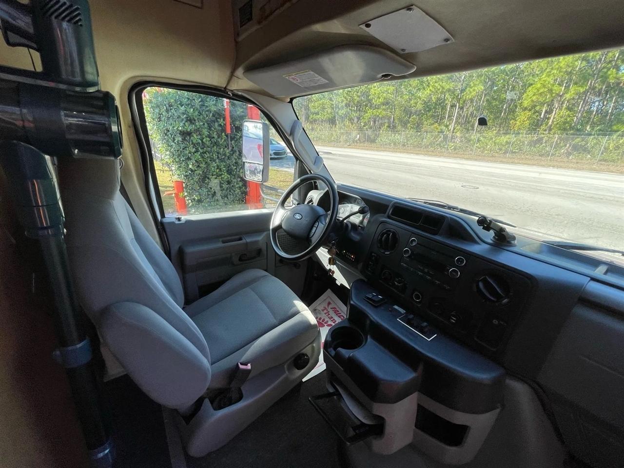 Ford Econoline E350 2011