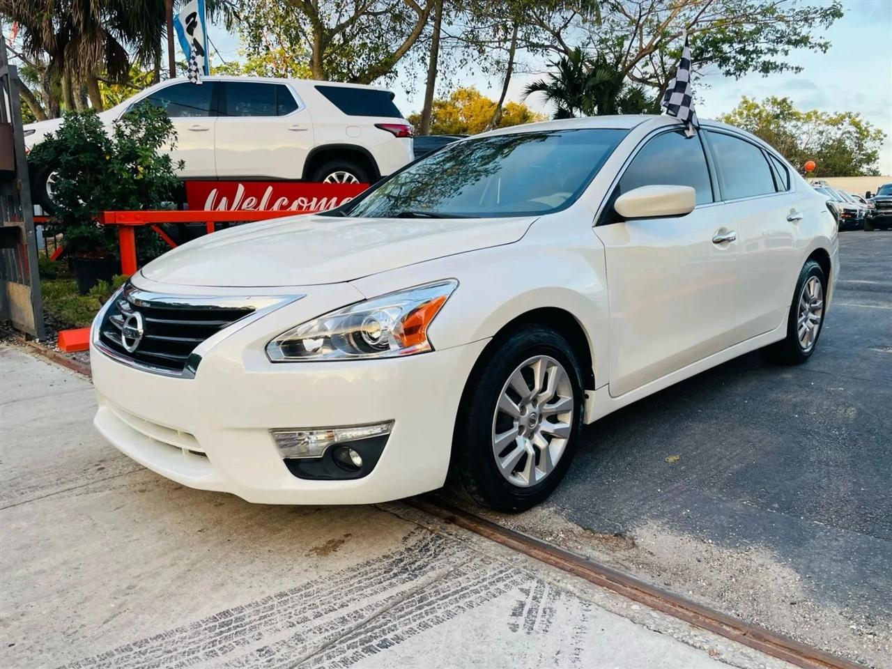 Nissan Altima 2.5 S 2014