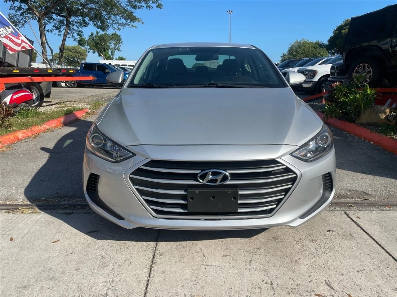 Hyundai Elantra SE 6AT 2017
