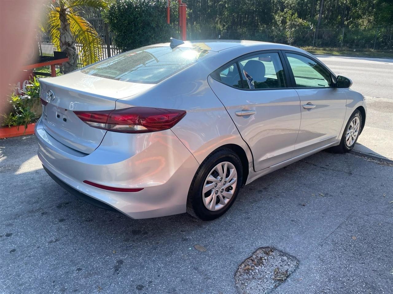 Hyundai Elantra SE 6AT 2017