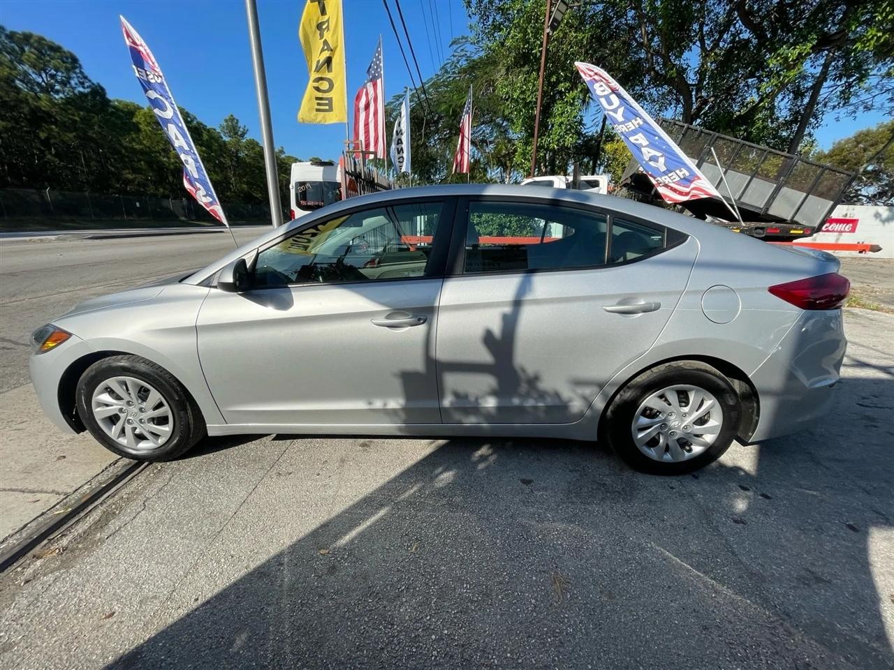 Hyundai Elantra SE 6AT 2017