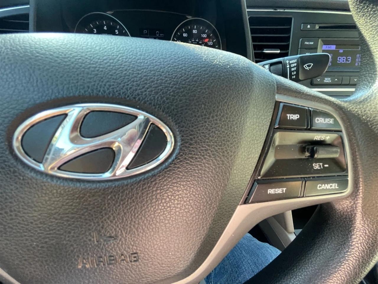 Hyundai Elantra SE 6AT 2017