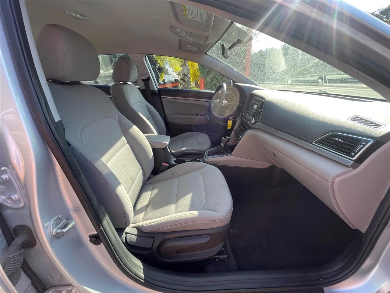 Hyundai Elantra SE 6AT 2017