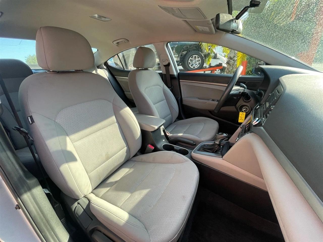 Hyundai Elantra SE 6AT 2017