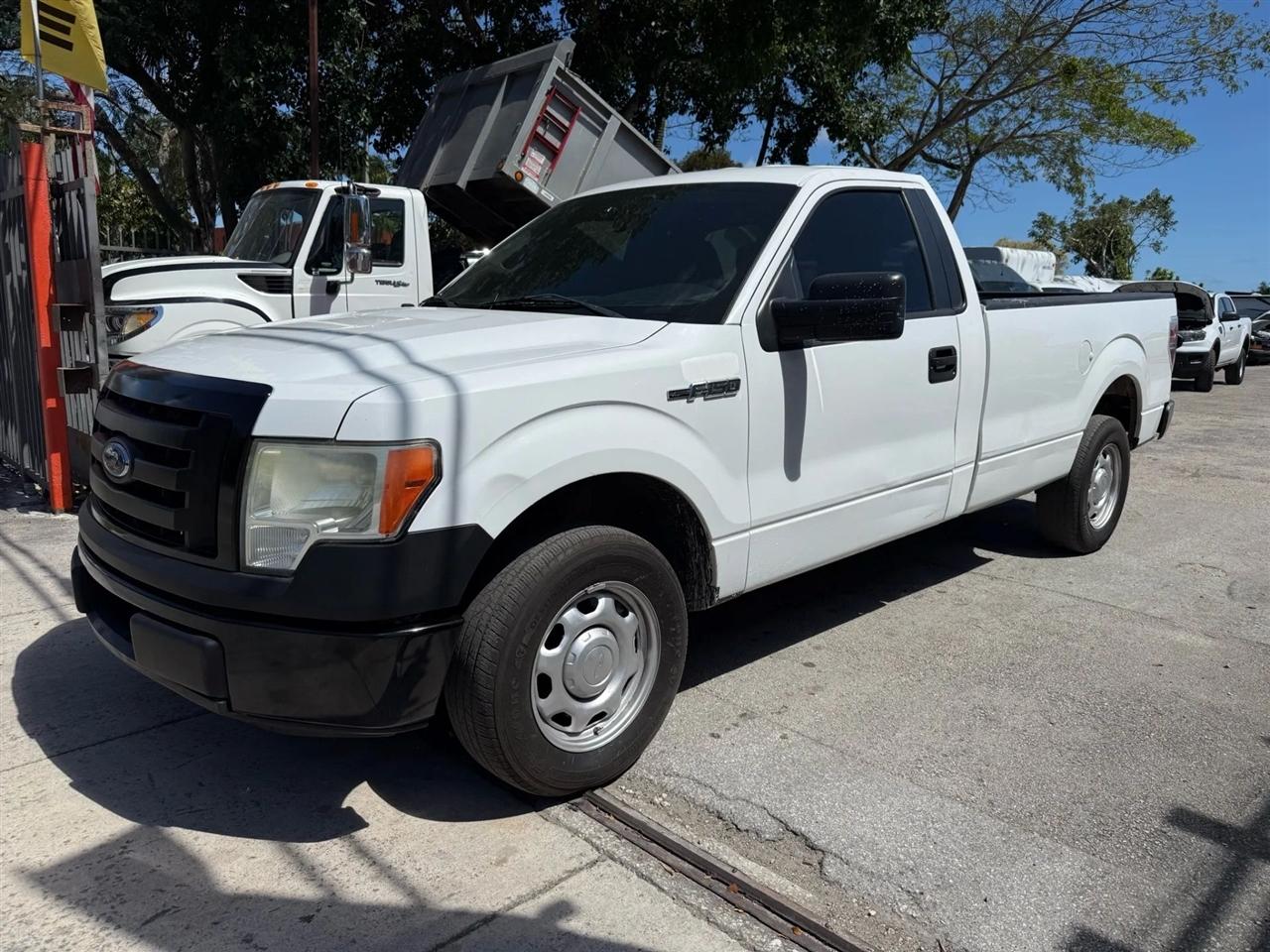Ford F-150 XL 8-ft. Bed 2WD 2013
