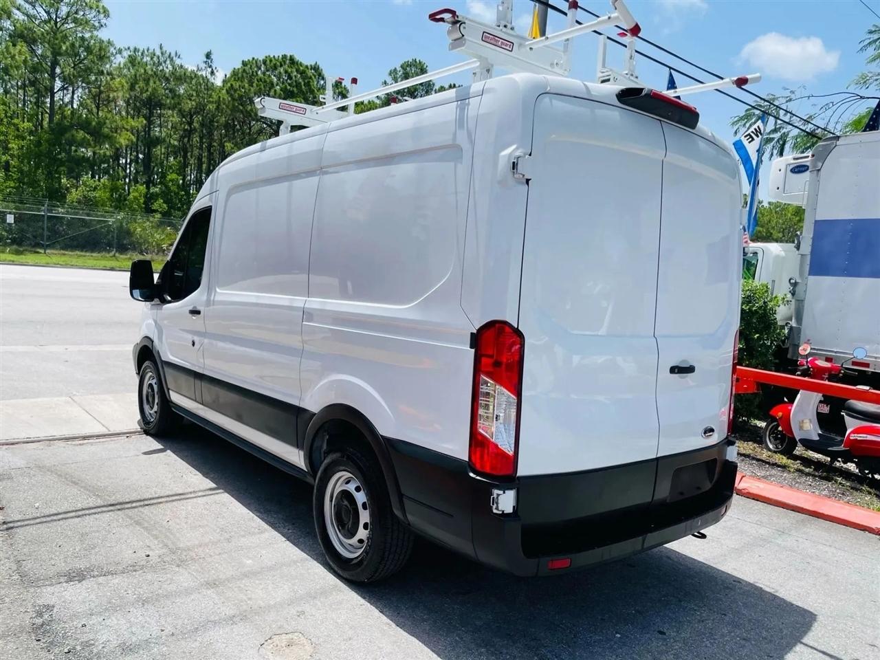 Ford Transit 250 Van Med. Roof w/Sliding Pass. 130-in. WB 2019
