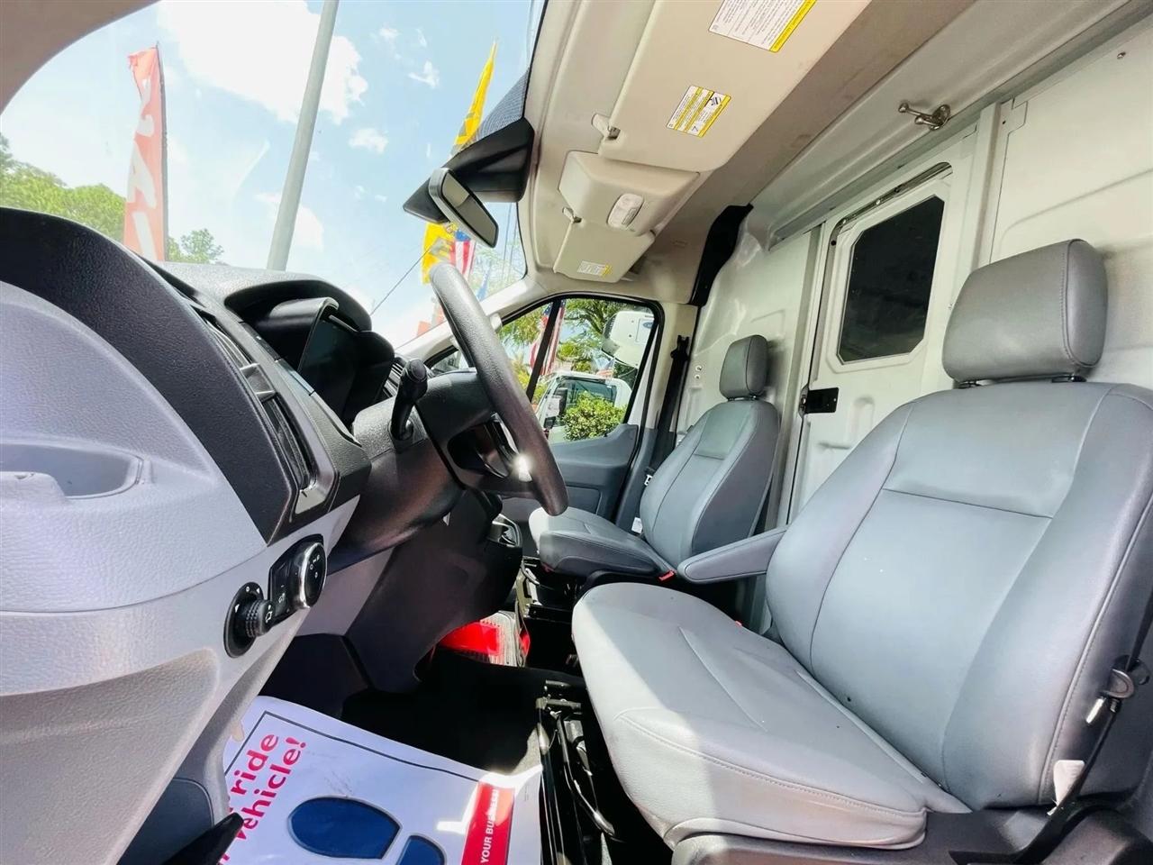 Ford Transit 250 Van Med. Roof w/Sliding Pass. 130-in. WB 2019