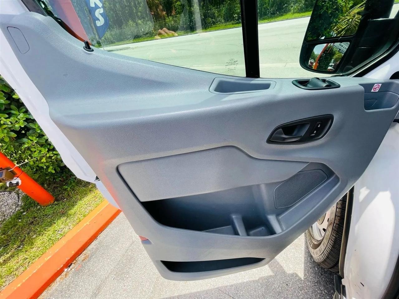 Ford Transit 250 Van Med. Roof w/Sliding Pass. 130-in. WB 2019