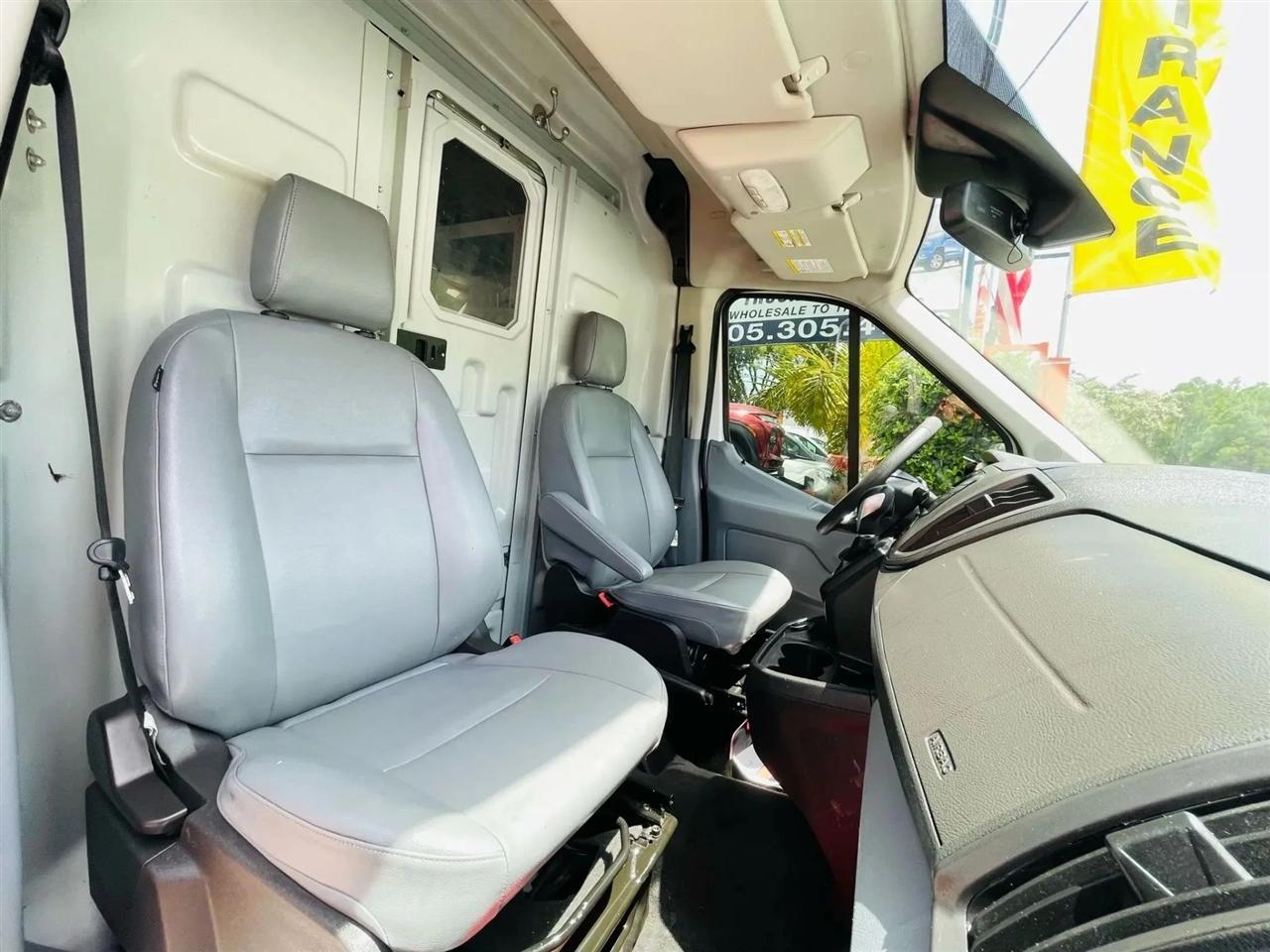 Ford Transit 250 Van Med. Roof w/Sliding Pass. 130-in. WB 2019