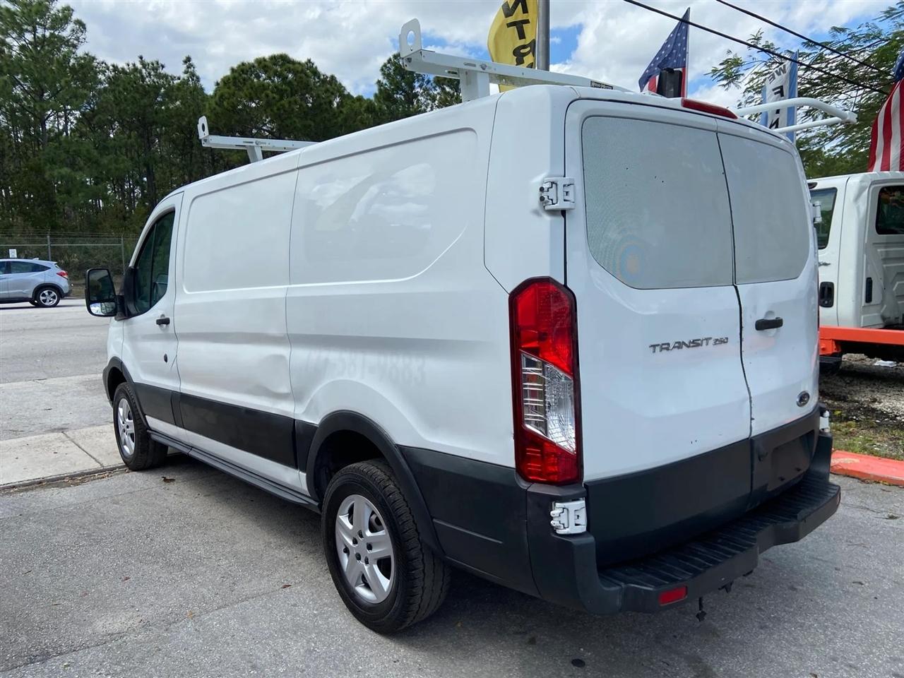 Ford Transit 250 Van Low Roof 60/40 Pass.130-in. WB 2016