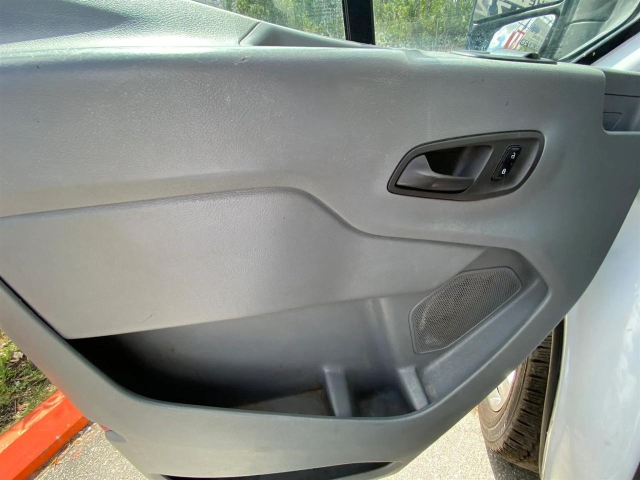 Ford Transit 250 Van Low Roof 60/40 Pass.130-in. WB 2016