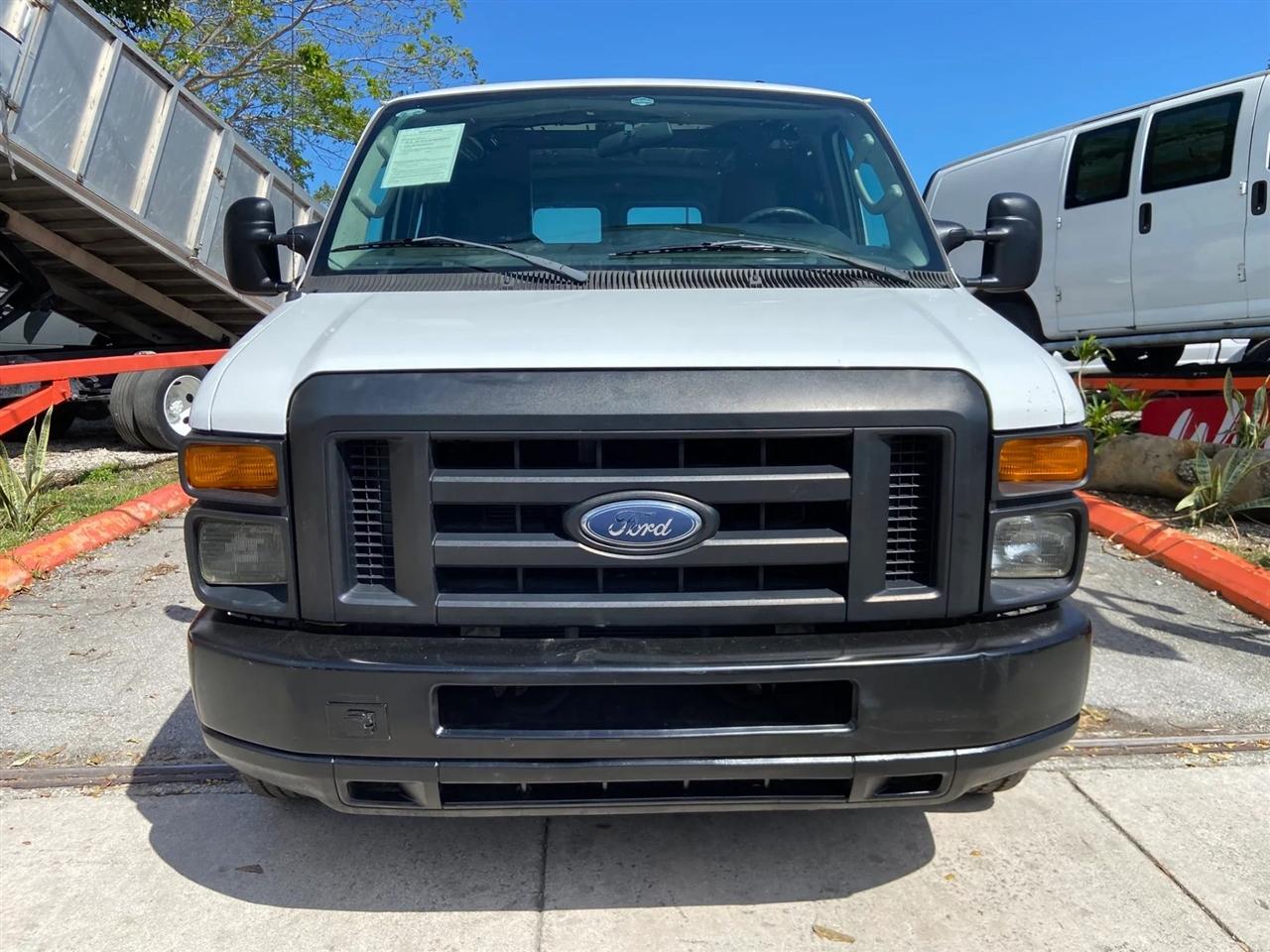 Ford Econoline E-250 2011