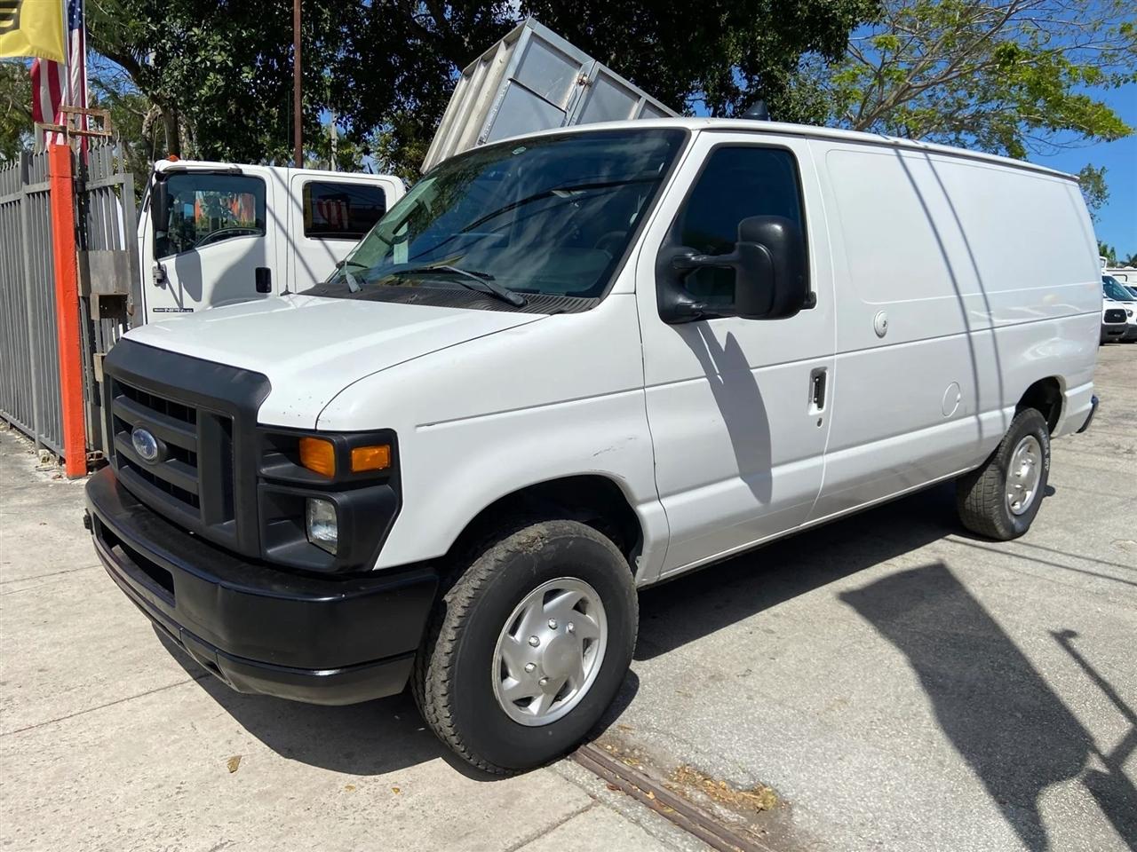 Ford Econoline E-250 2011