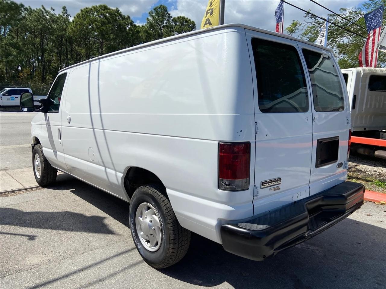 Ford Econoline E-250 2011