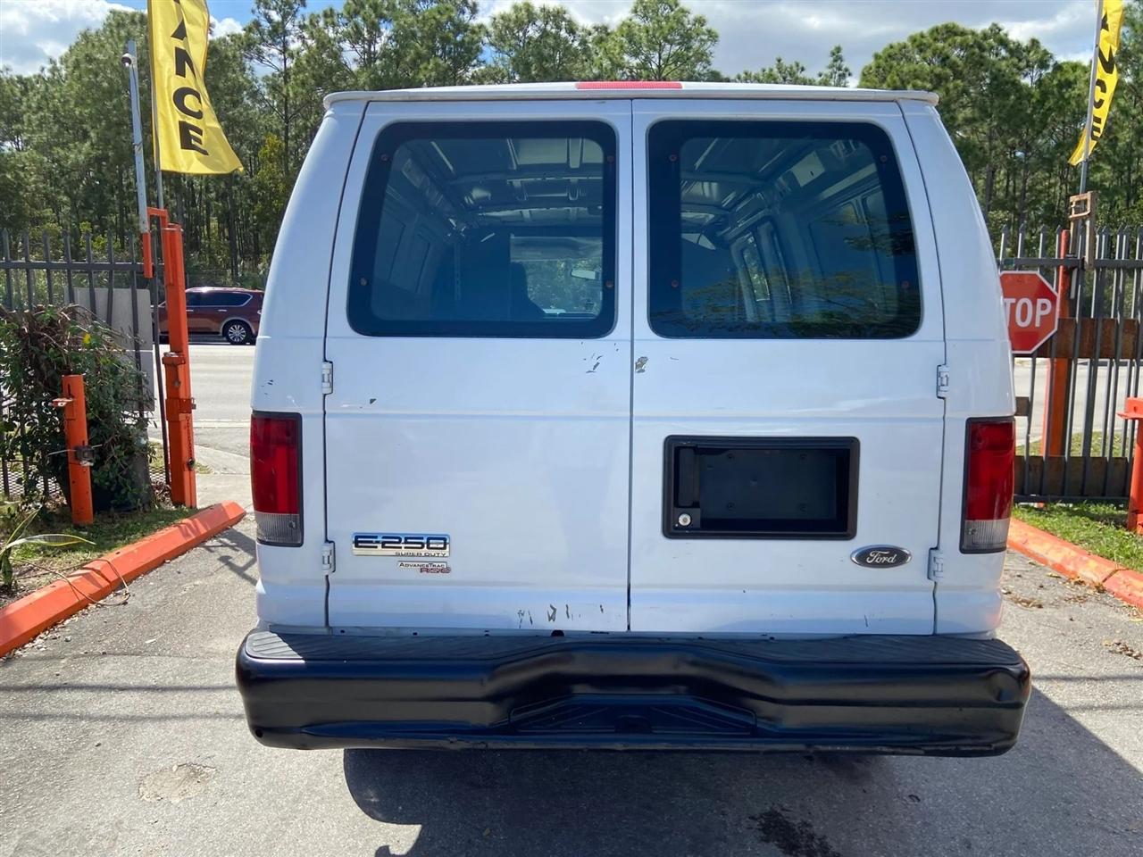 Ford Econoline E-250 2011