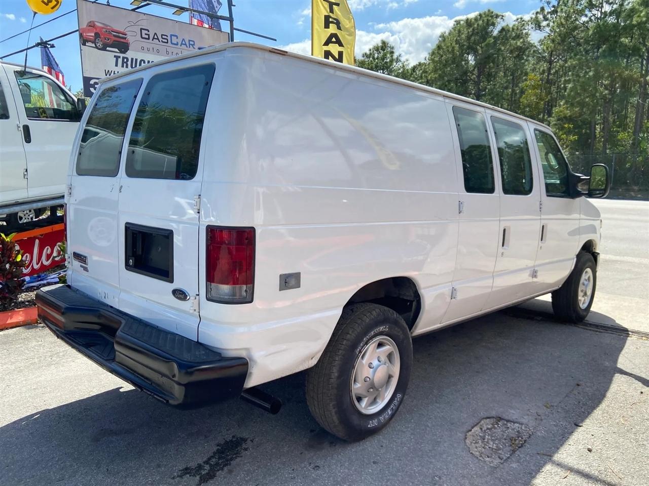 Ford Econoline E-250 2011