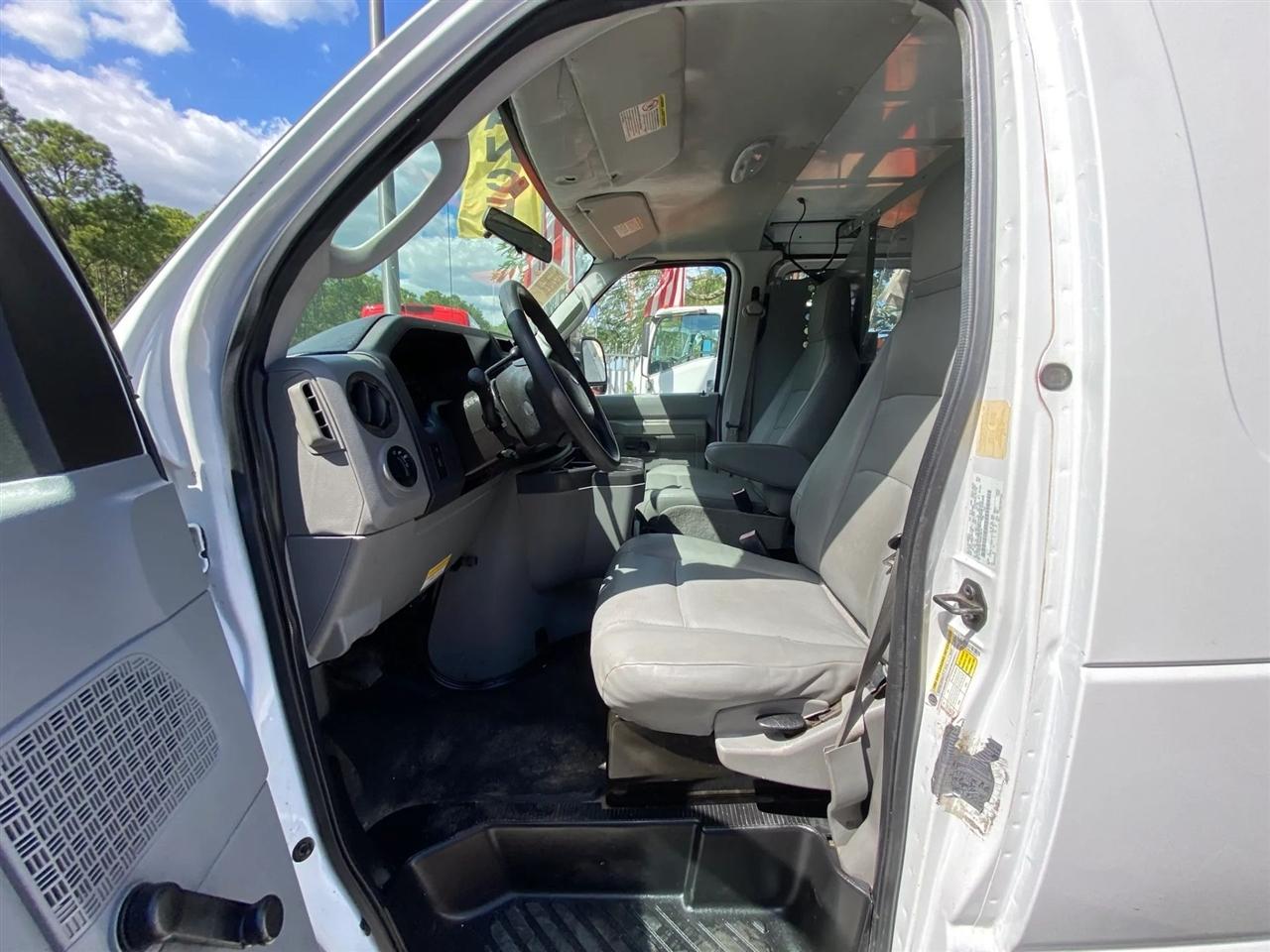 Ford Econoline E-250 2011