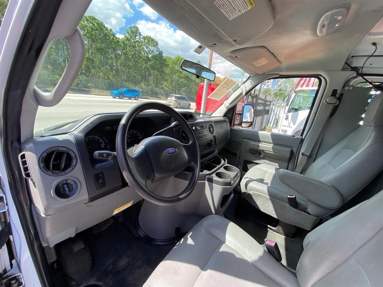 Ford Econoline E-250 2011