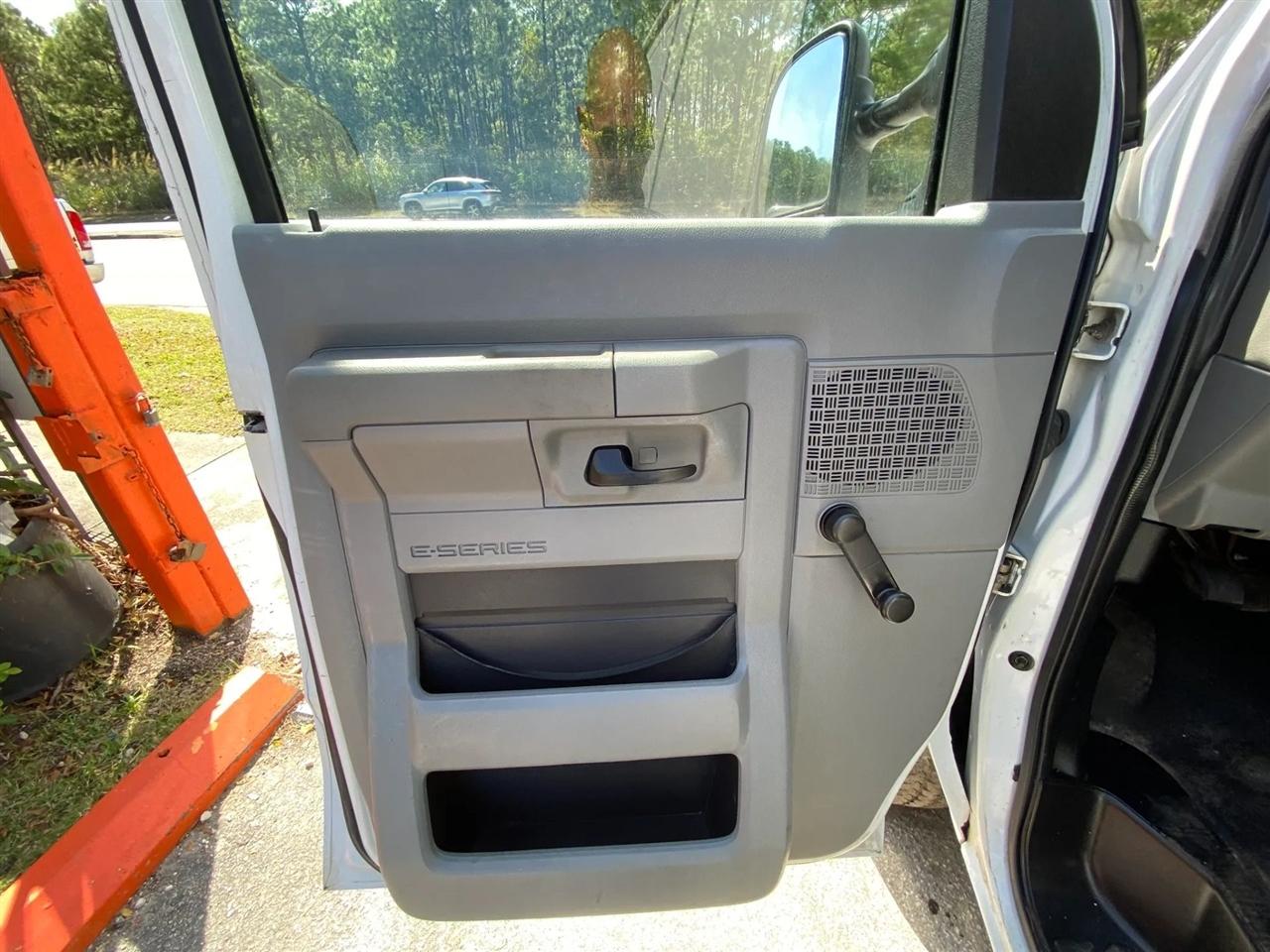 Ford Econoline E-250 2011