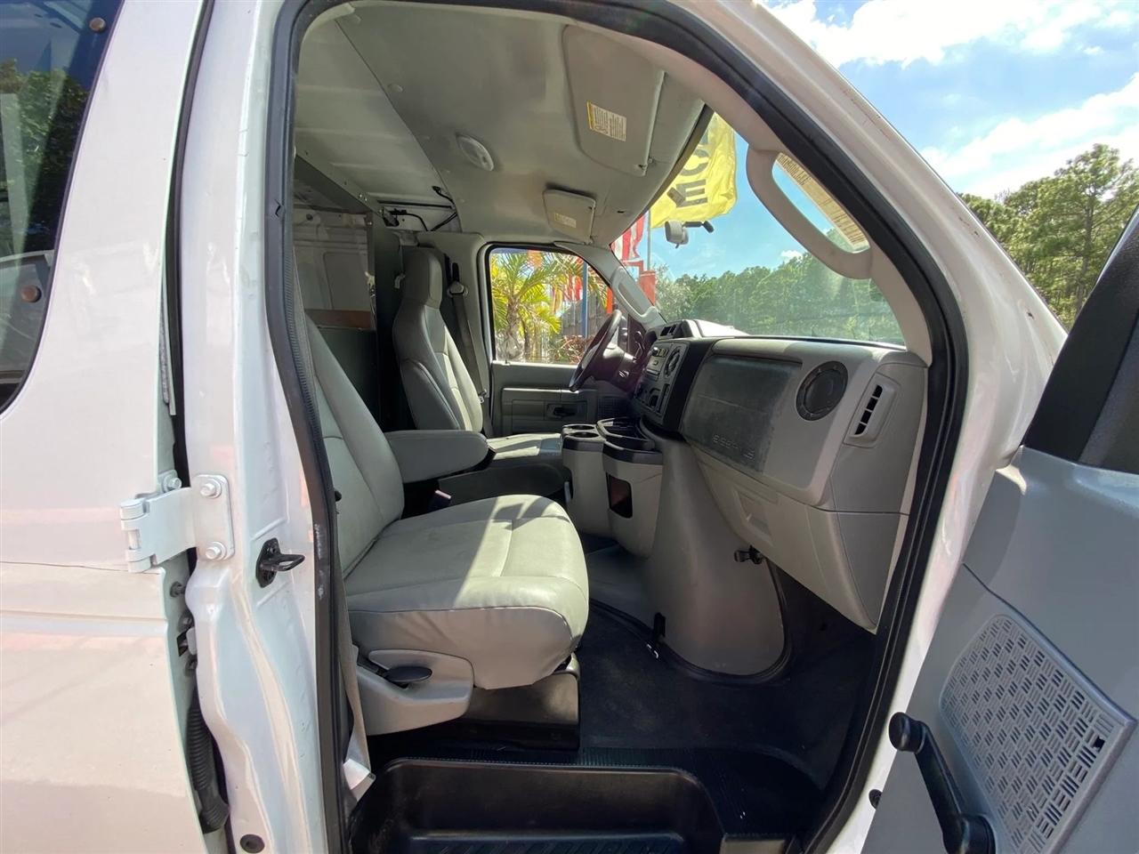 Ford Econoline E-250 2011