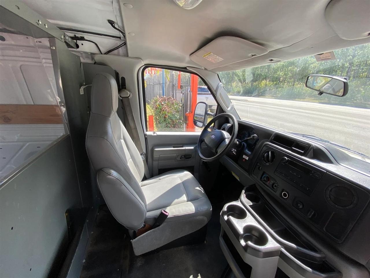 Ford Econoline E-250 2011