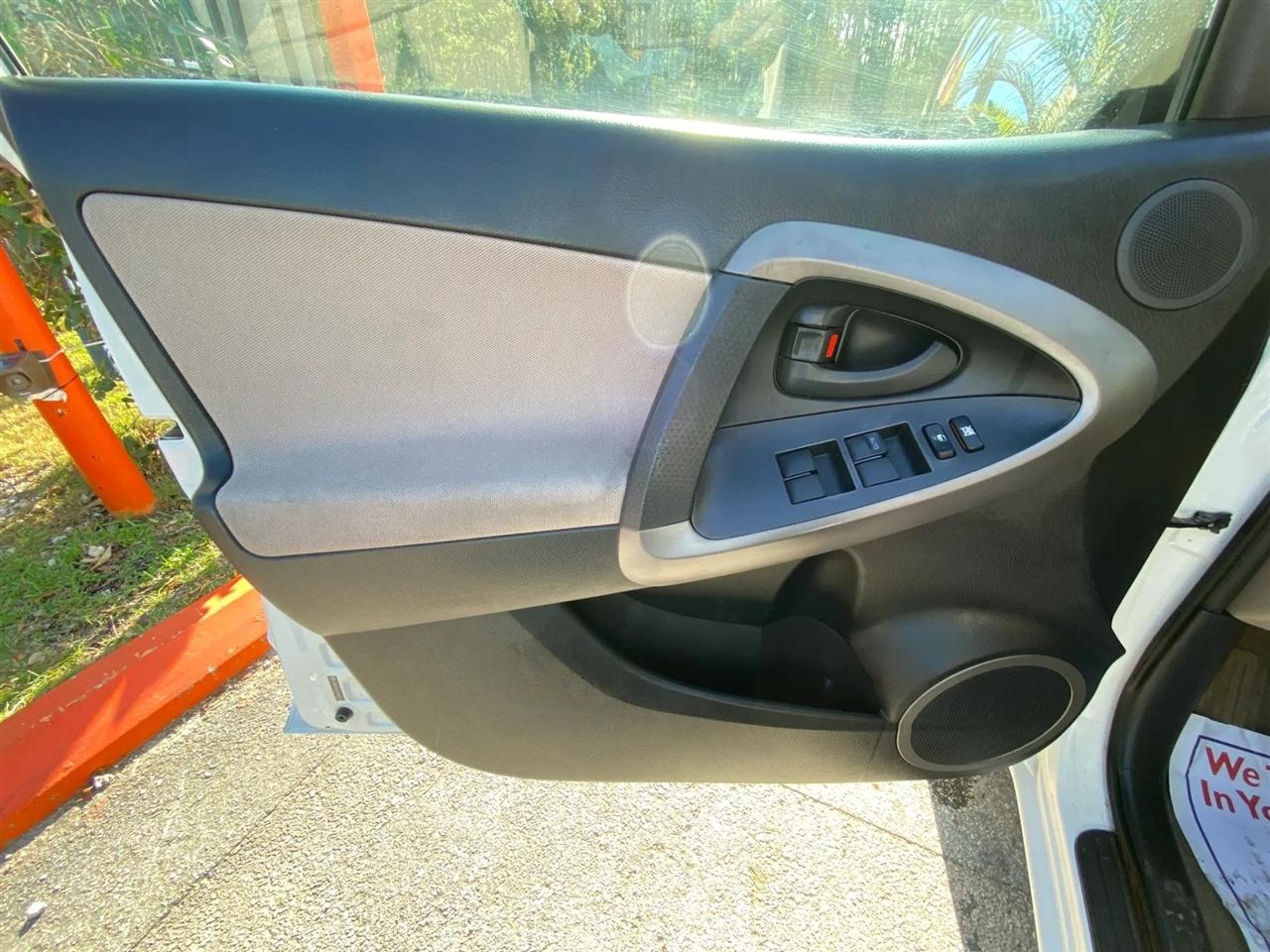 Toyota RAV4 Base I4 4WD 2007