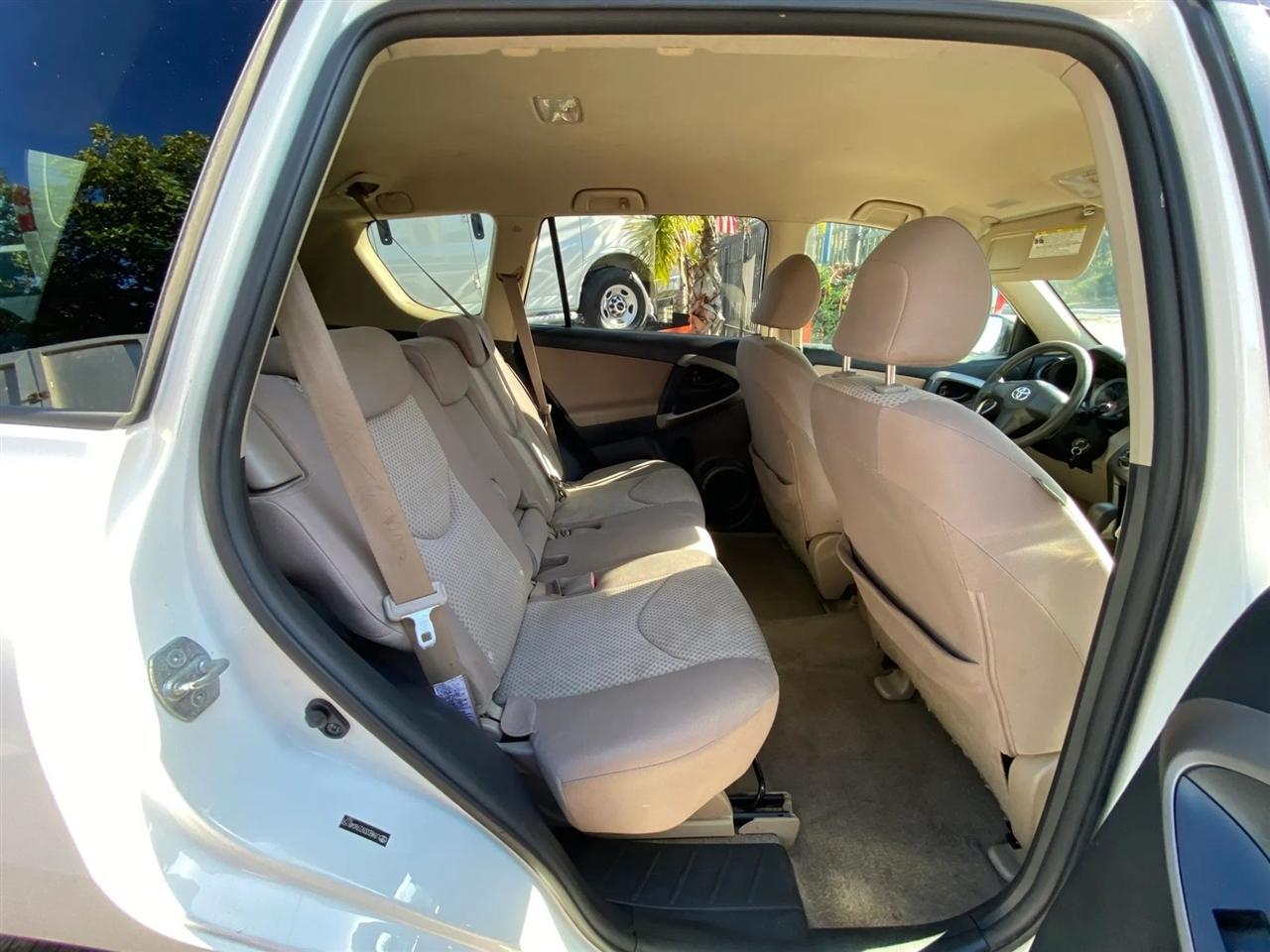 Toyota RAV4 Base I4 4WD 2007