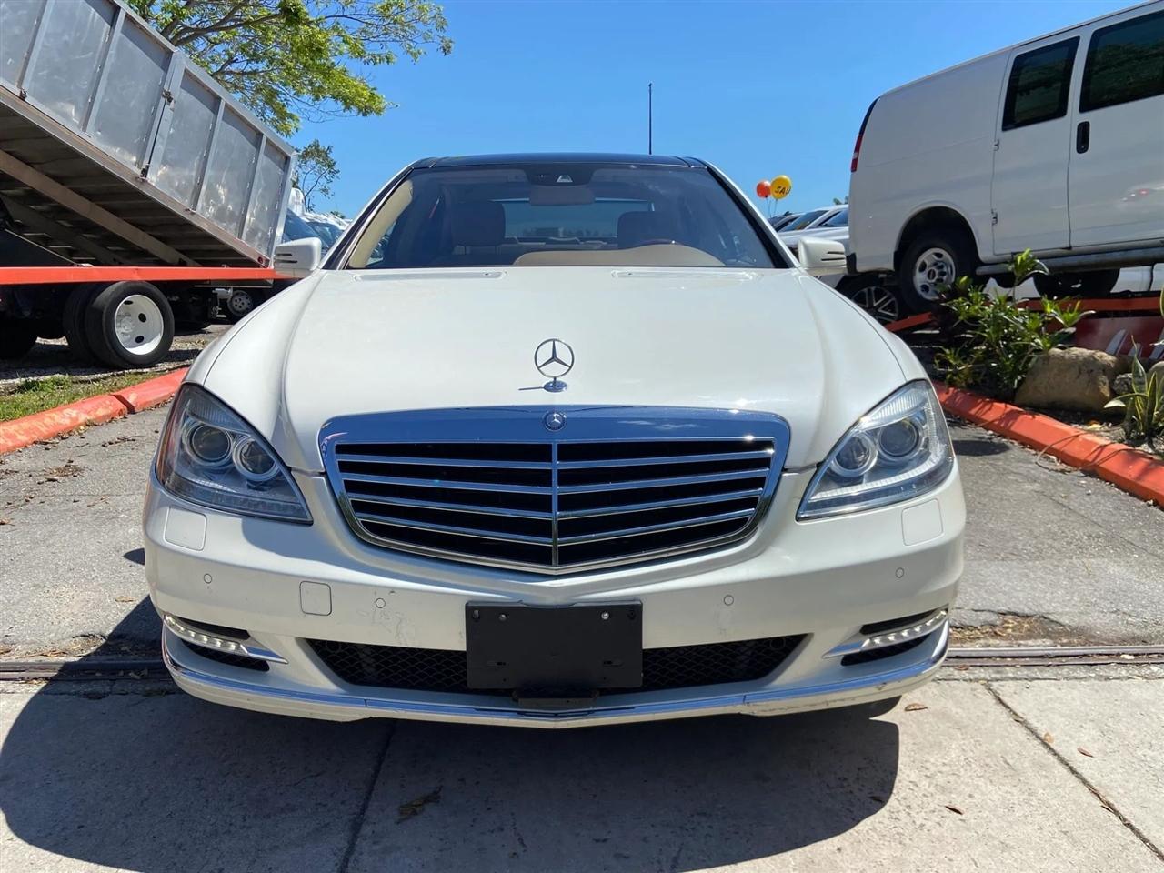 Mercedes-Benz S-Class S550 4-MATIC 2012