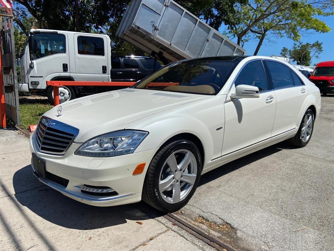 Mercedes-Benz S-Class S550 4-MATIC 2012