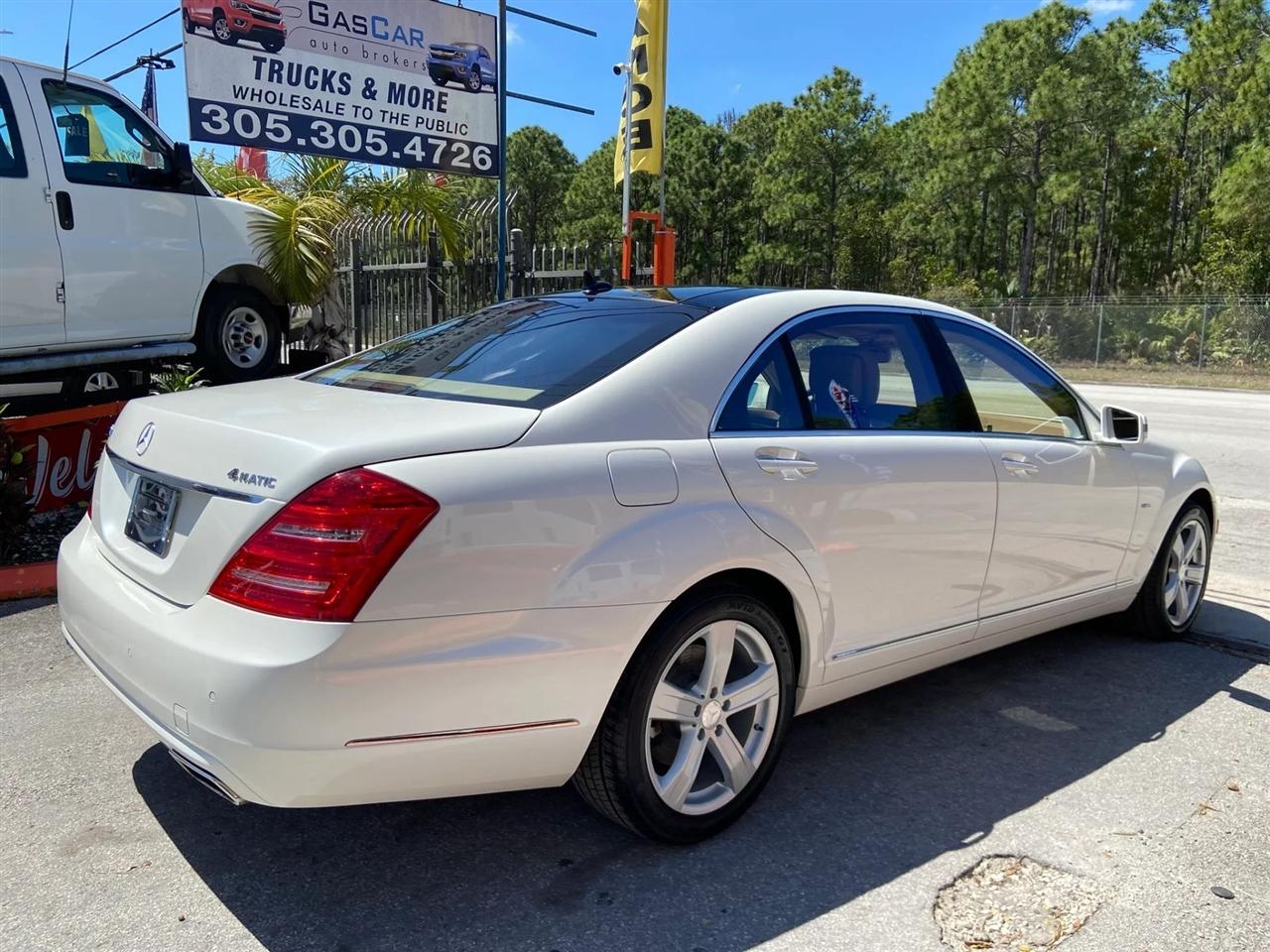 Mercedes-Benz S-Class S550 4-MATIC 2012