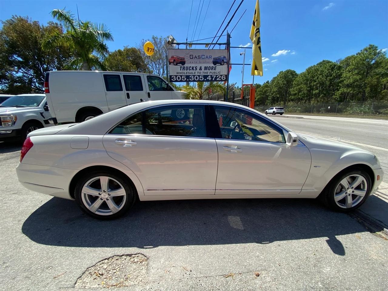 Mercedes-Benz S-Class S550 4-MATIC 2012