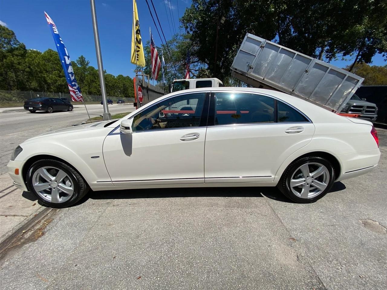 Mercedes-Benz S-Class S550 4-MATIC 2012