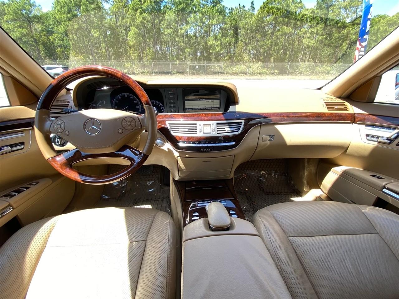 Mercedes-Benz S-Class S550 4-MATIC 2012