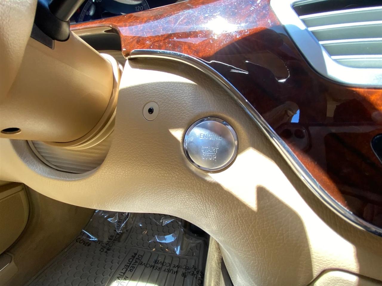 Mercedes-Benz S-Class S550 4-MATIC 2012