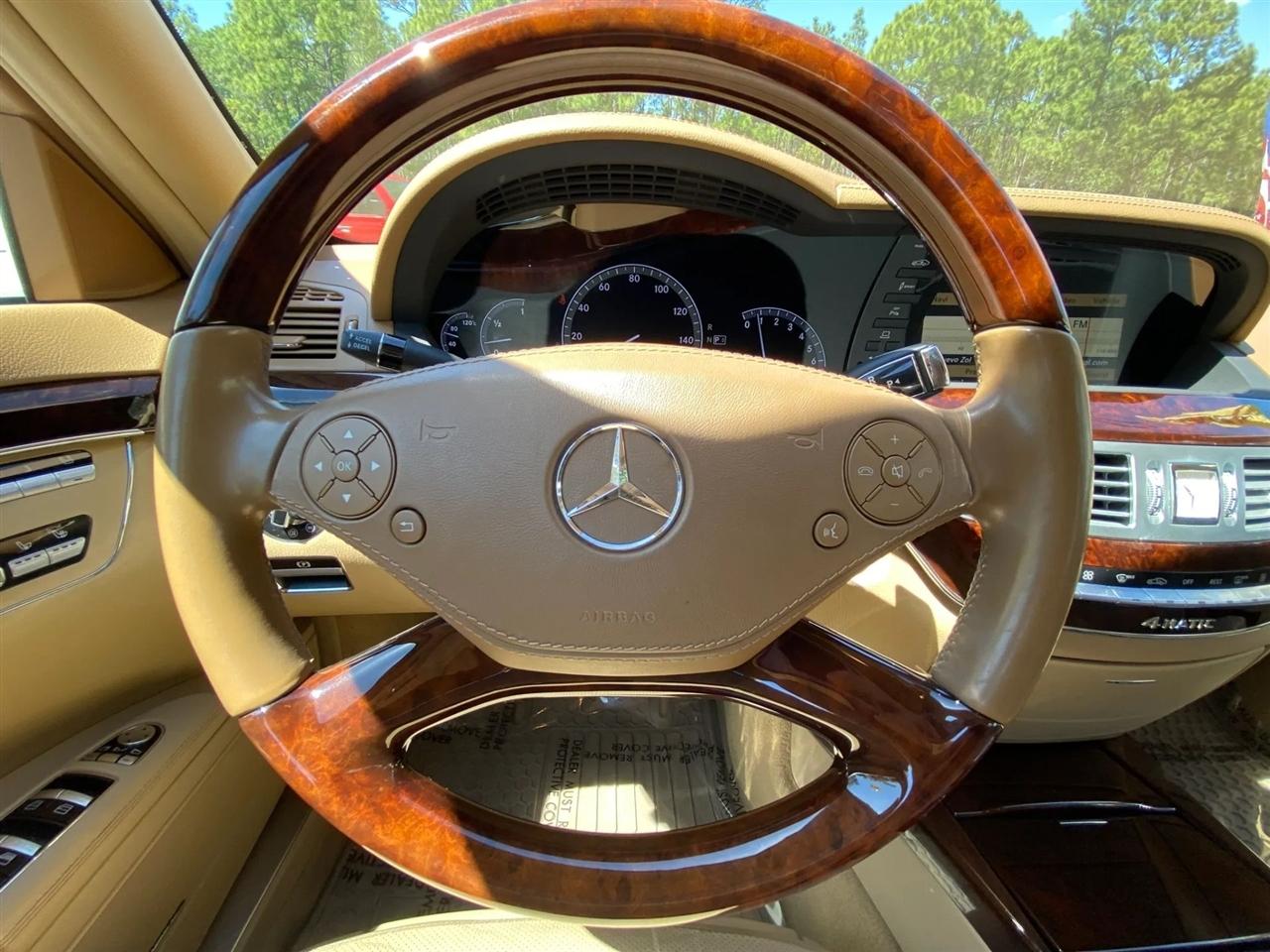 Mercedes-Benz S-Class S550 4-MATIC 2012