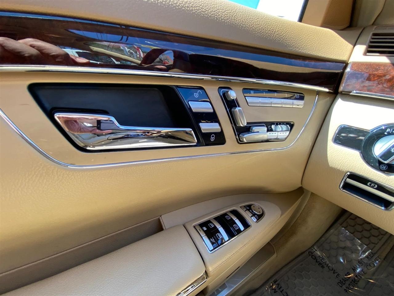 Mercedes-Benz S-Class S550 4-MATIC 2012