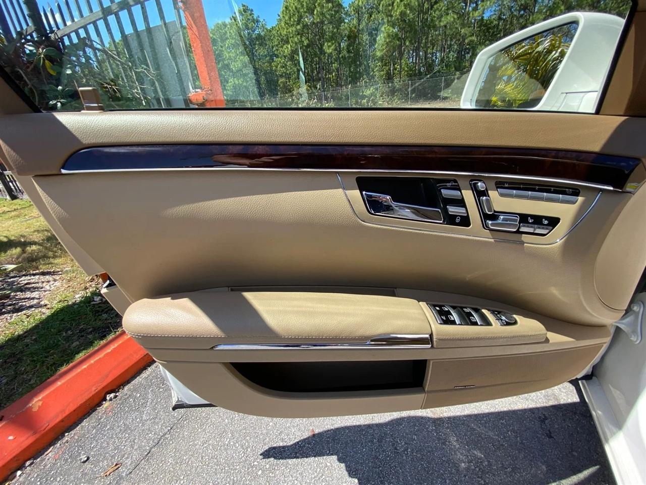 Mercedes-Benz S-Class S550 4-MATIC 2012