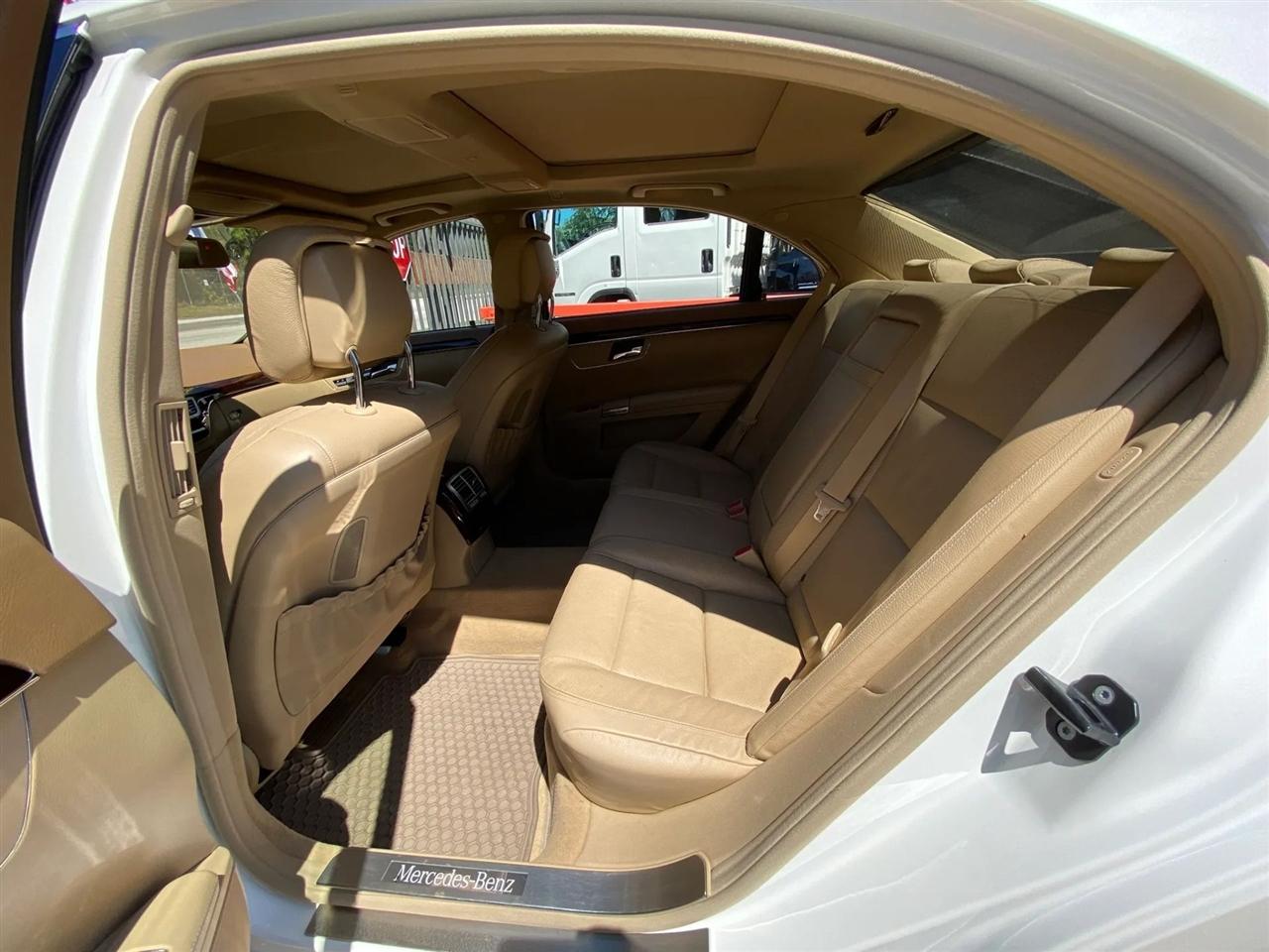 Mercedes-Benz S-Class S550 4-MATIC 2012