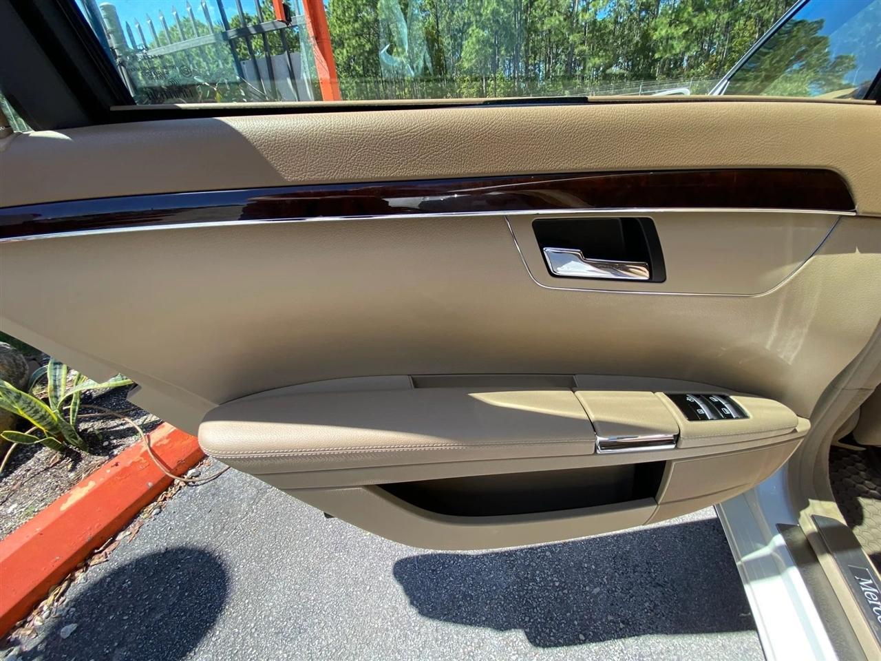 Mercedes-Benz S-Class S550 4-MATIC 2012