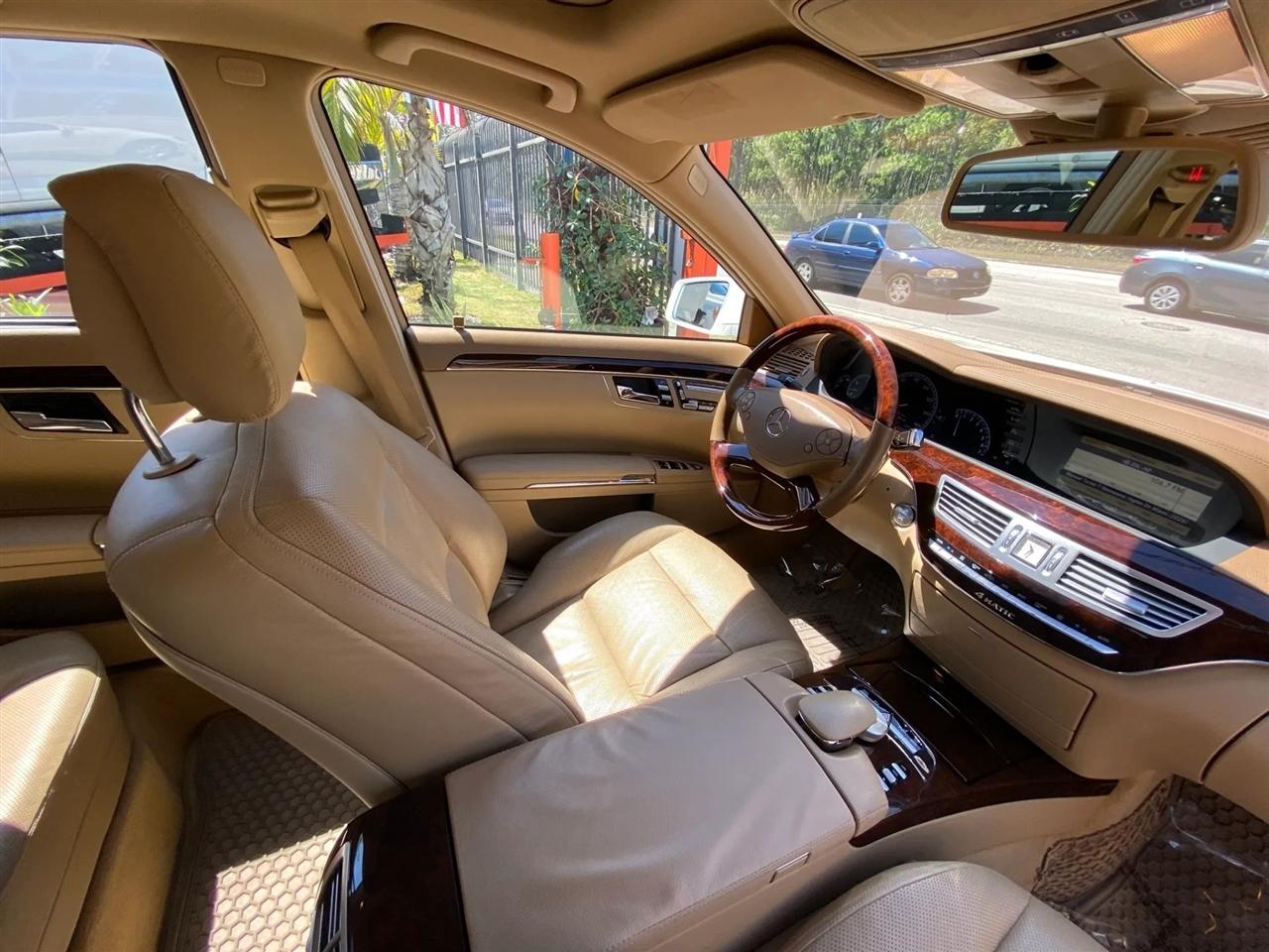 Mercedes-Benz S-Class S550 4-MATIC 2012