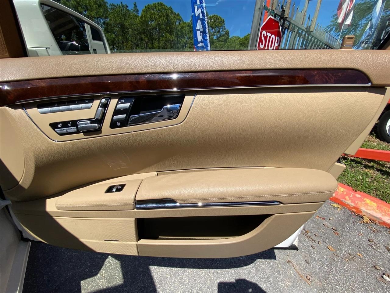 Mercedes-Benz S-Class S550 4-MATIC 2012