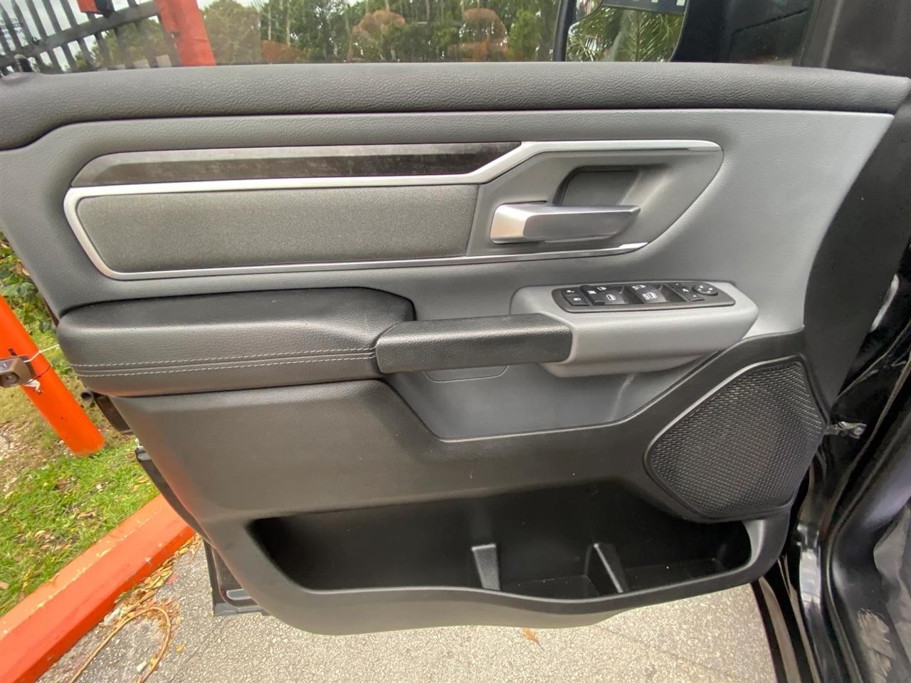 RAM 1500 Big Horn Crew Cab LWB 4WD 2022