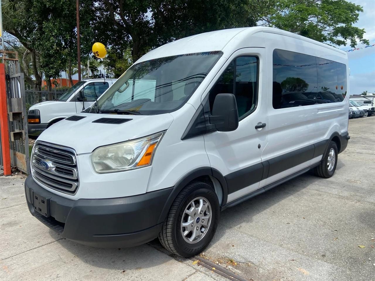 Ford Transit 350 Wagon Med. Roof XLT w/Sliding Pass. 148-in. WB 2016