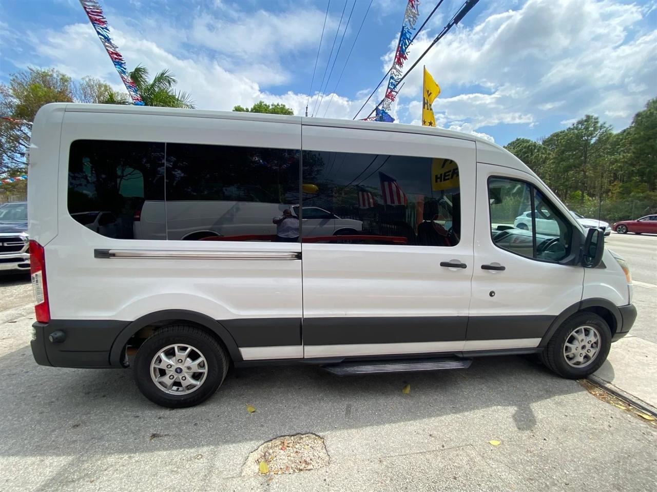 Ford Transit 350 Wagon Med. Roof XLT w/Sliding Pass. 148-in. WB 2016